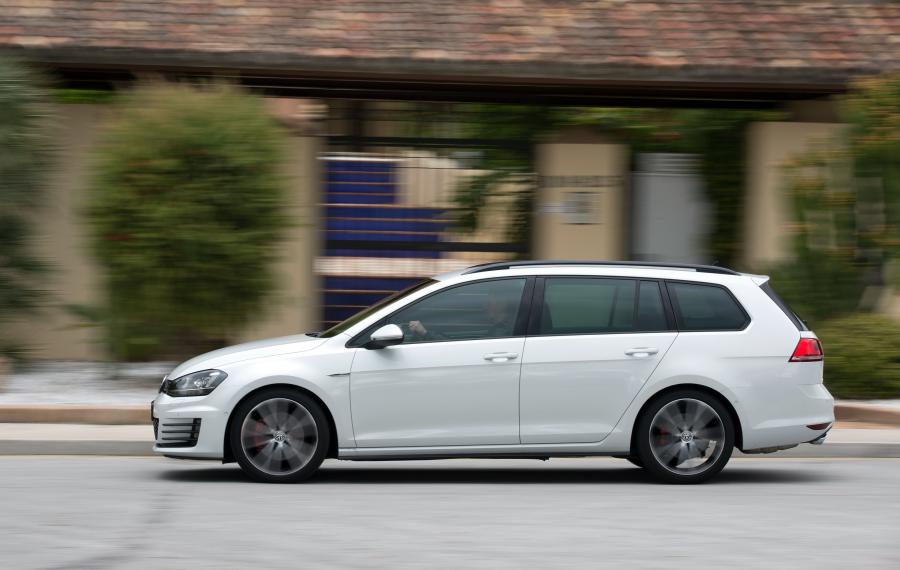  Volkswagen Golf GTD Variant 2015 года  (фото 12 из 25)